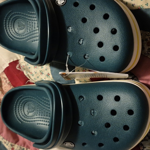 Crocs Crocband Evergreen/ Tennis Ball Green Sz.7 Women S.5 Men NWT - Picture 3 of 6